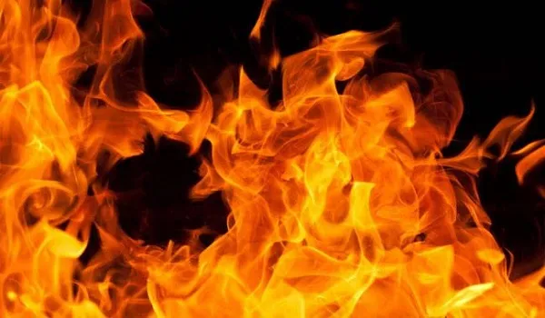 मुंबई में 20 दुकानों में लगी आग, कोई हताहत नहीं